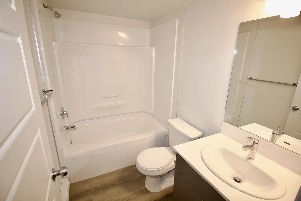 Beaumont 1 Bed 1 Bath Suite For Rent — Photo 4
