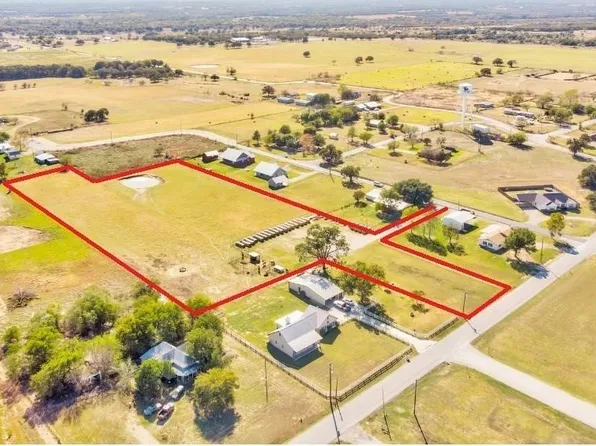 349 School House Rd, Paradise, TX 76073