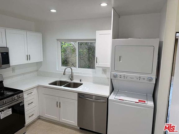 3rd image of 18350 Hatteras St APT 278
