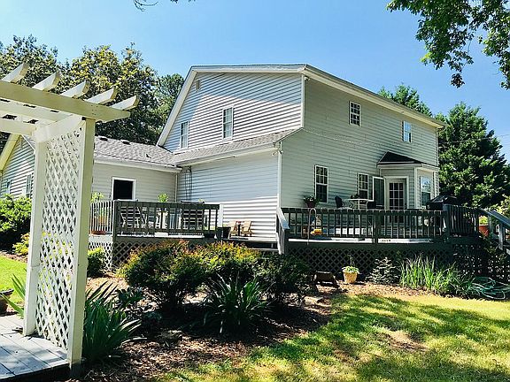 2nd image of 3042 Wildwood Rd