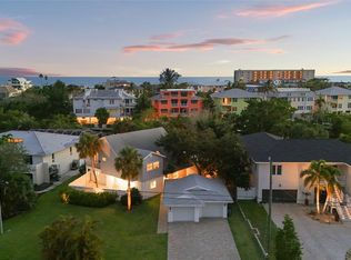 430 Island Cir, Sarasota, FL 34242