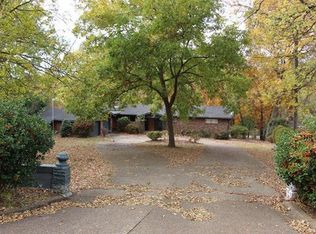 740 W Lakeside Dr, Florence, AL 35630