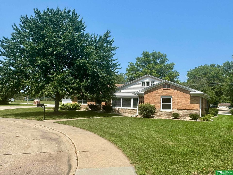 1st image of 16 Arbor Hts