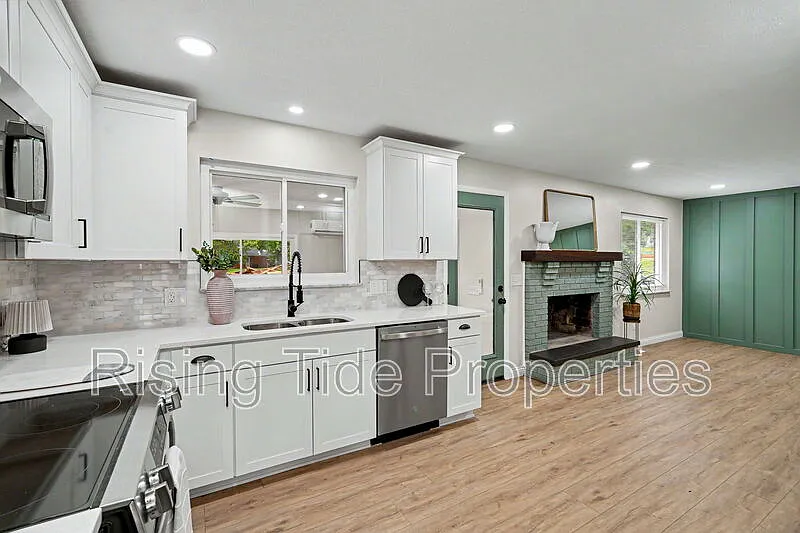 4 bed, 2.5 bath, 2124 sqft, $2,795 — Photo 4