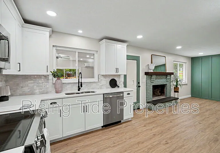 2569 Richmar Dr — Photo 4