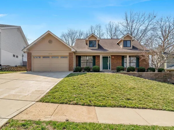 16434 Hollister Crossing Dr, Ballwin, MO 63011