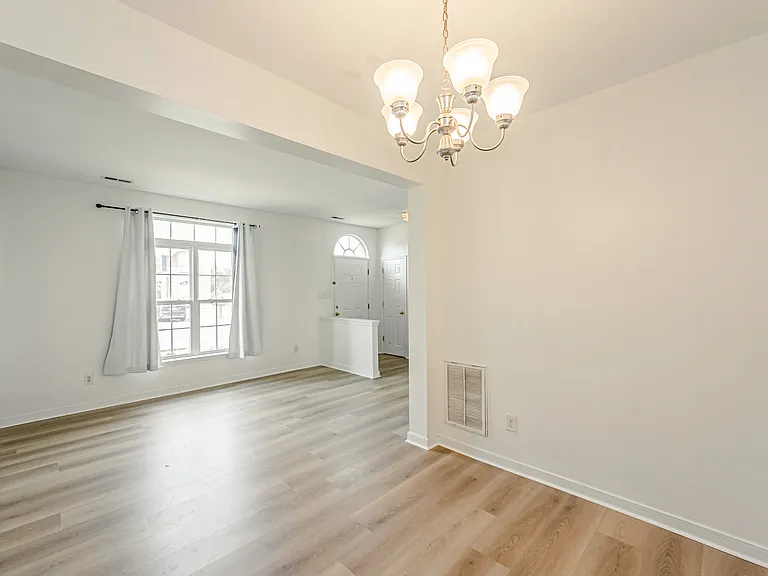 1429 New Haven Ct — Photo 9
