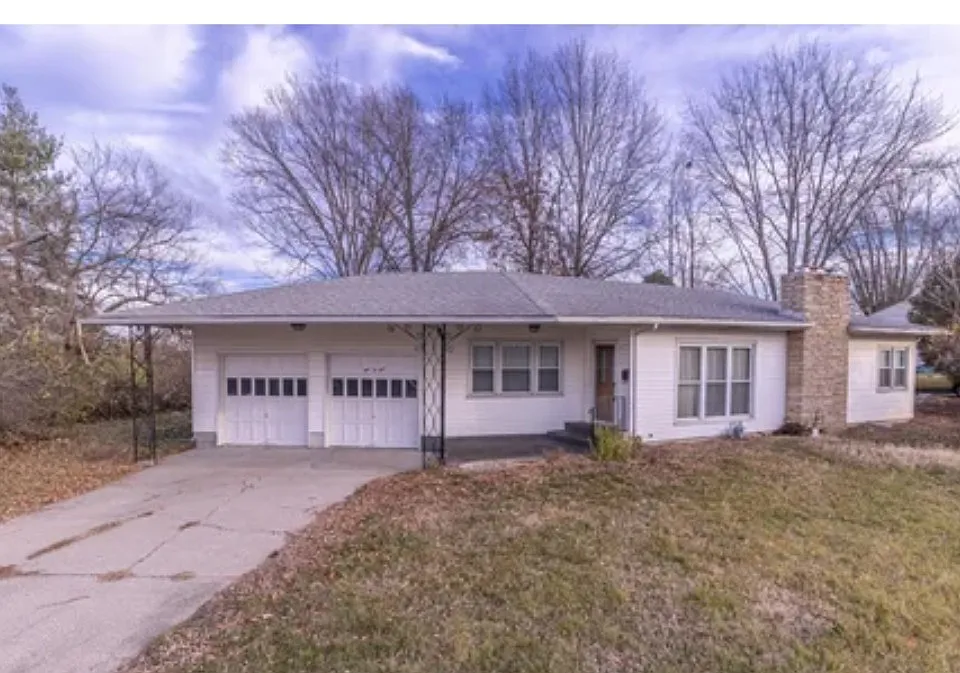 409 W Texas Ave