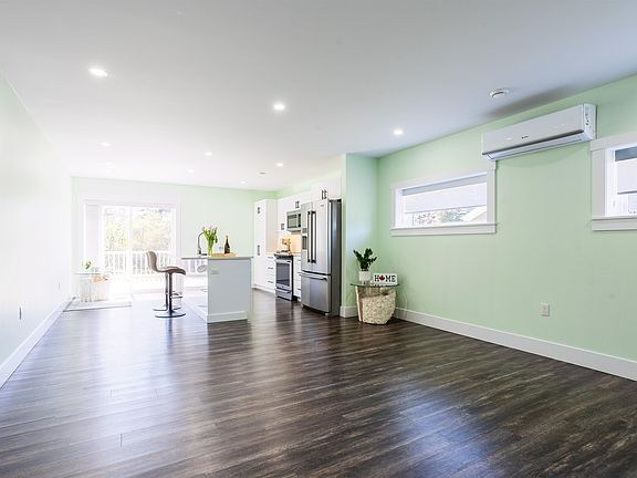 3rd image of 250 Hollis Ave