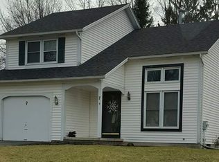 7 Cheshire Ln, Rochester, NY 14624