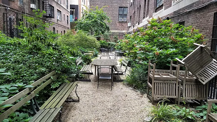 Rented by City Connections Realty | media 9