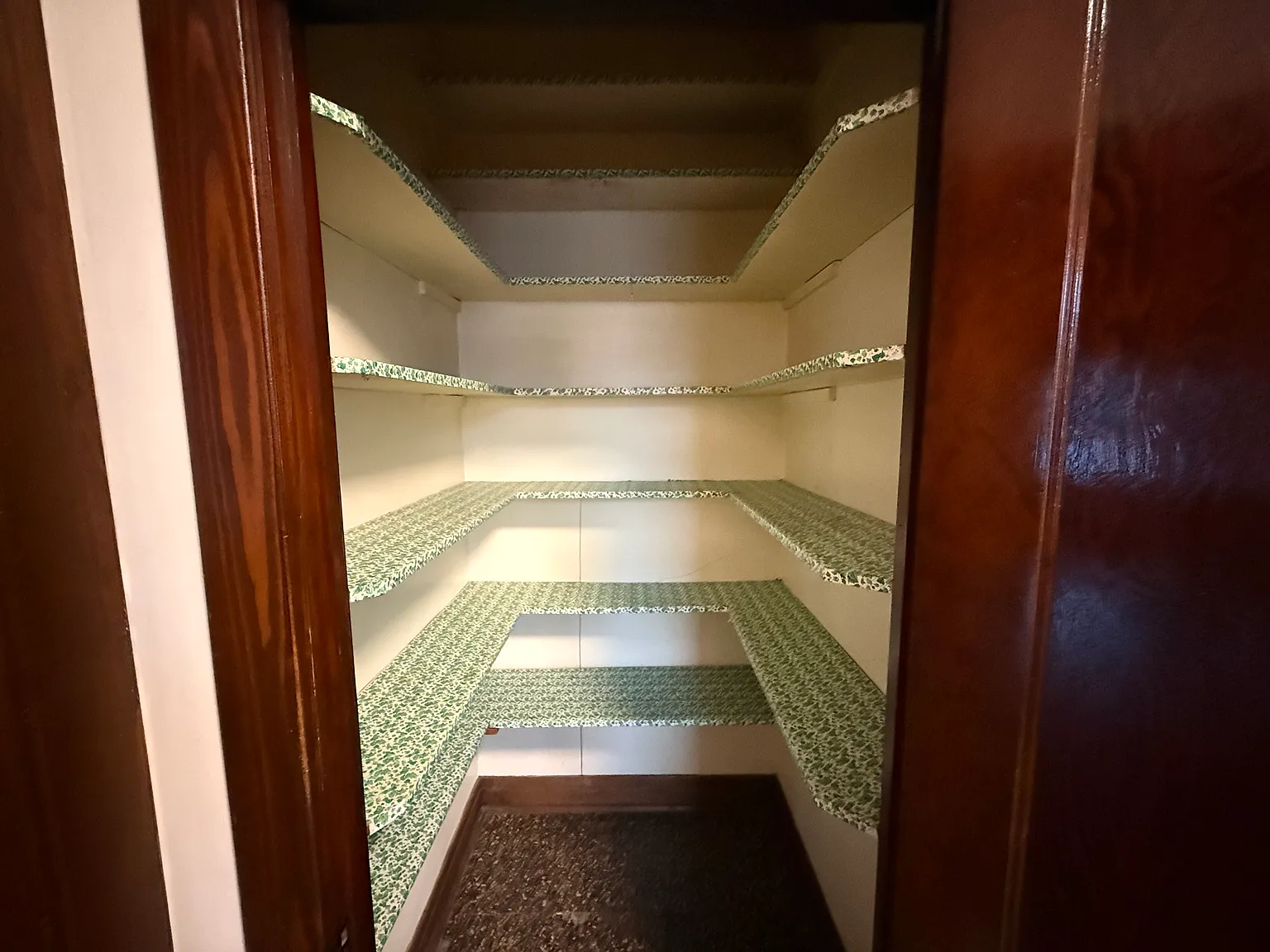 3 bed, 850 sqft, $2,300 — Photo 4