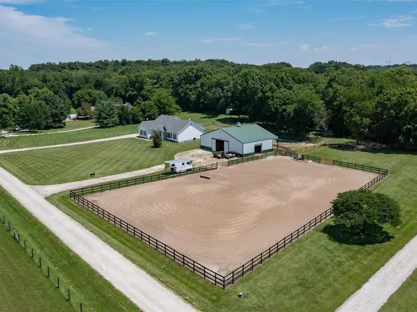 4922 Walnut Grove Dr, Villa Ridge, MO 63089