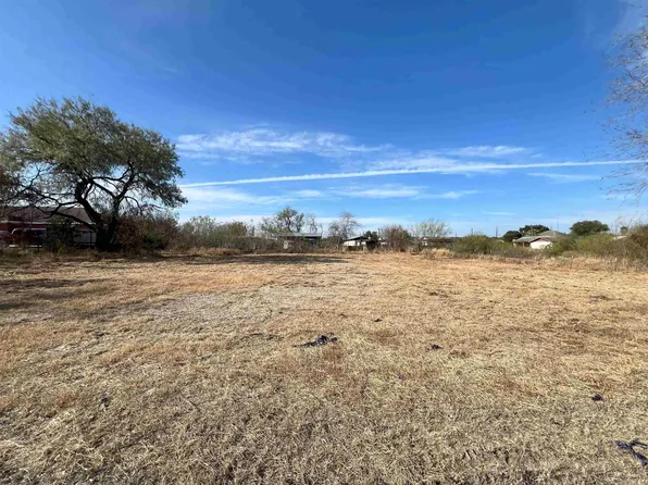 705 E 11th Ave, Zapata, TX 78076