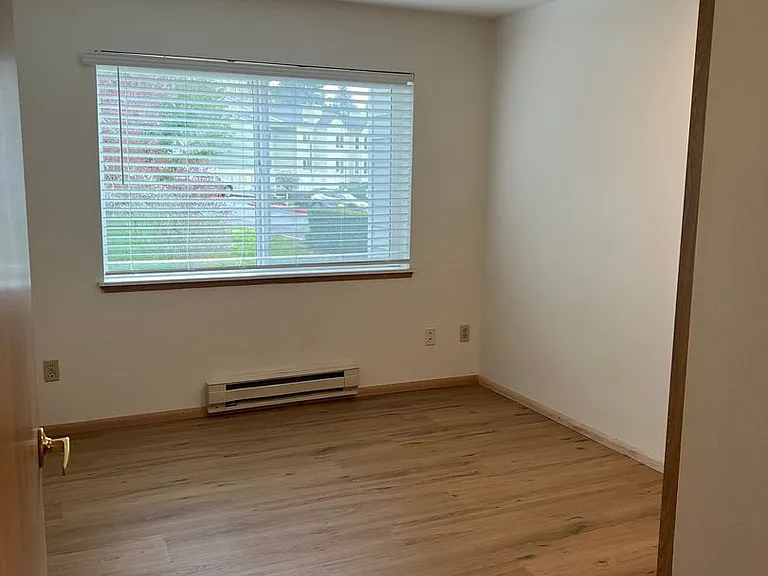 975 Aberdeen Ave NE #B102 — Photo 8