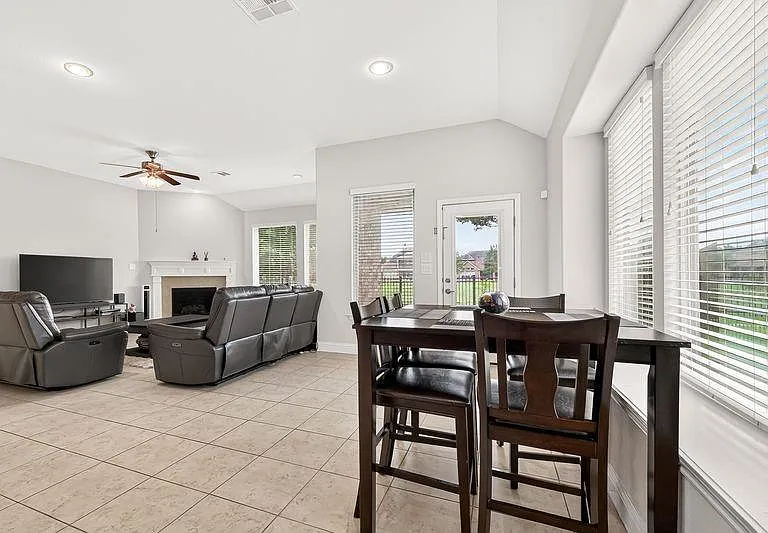 9003 Gardenia Meadow Ln — Photo 4
