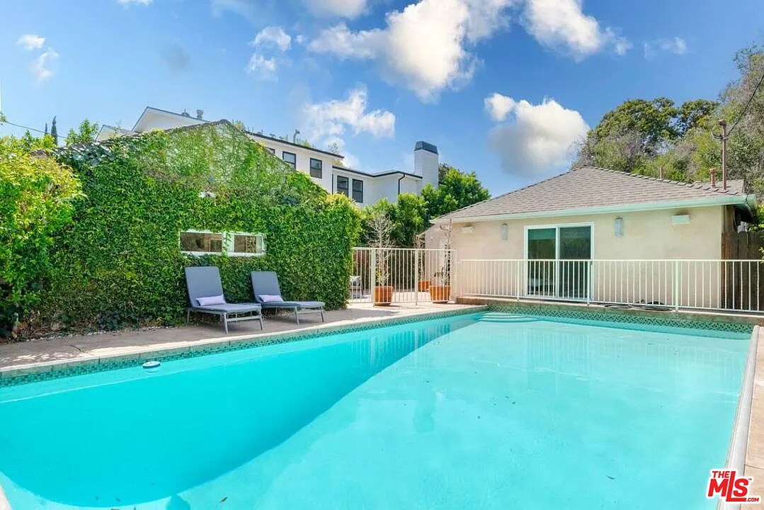 3 bed, 3.0 bath, 2009 sqft, $10,000 — Photo 1