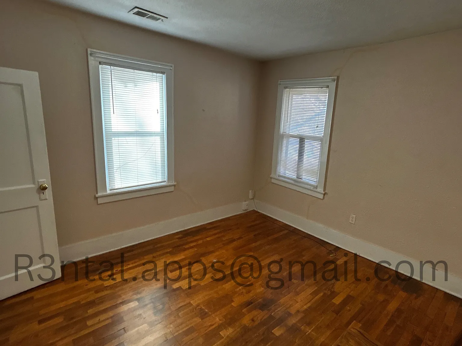 622.5 S Locust St - 1 — Photo 2