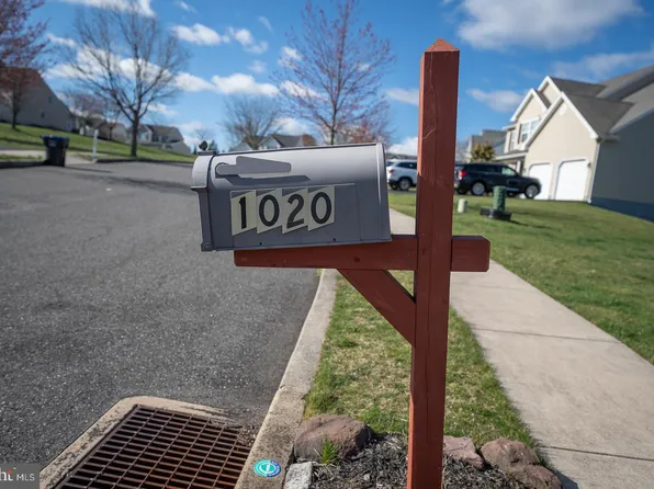 1020 Cedar Ridge Dr, Pottstown, PA 19465