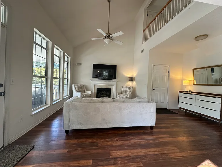 545 Pritchards Point Dr — Photo 12