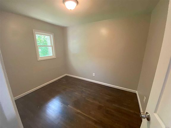 3rd image of 131 1st Ave