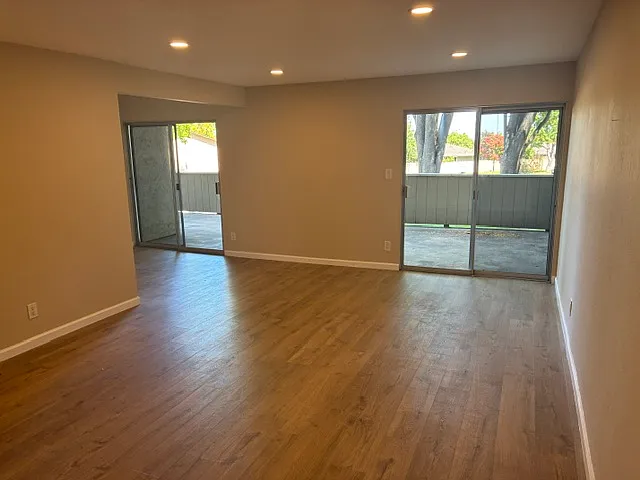 2 bed, 968 sqft, $3,100 — Photo 3