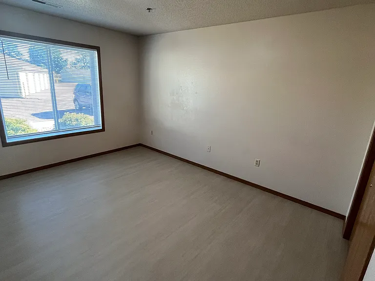 Bennington Hill Apartments — Photo 49