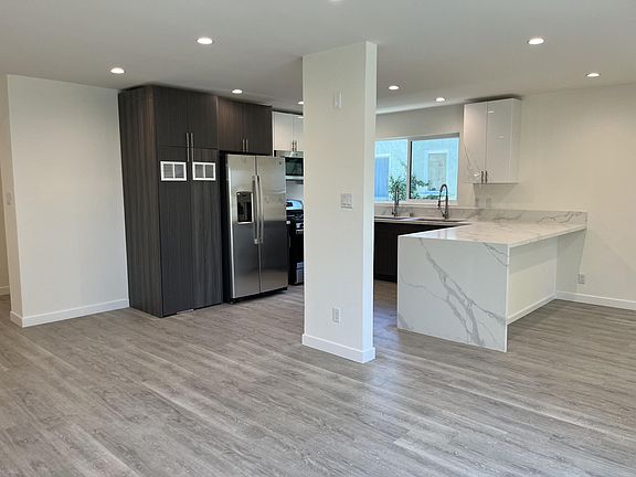2nd image of 612 N Sycamore Ave #2