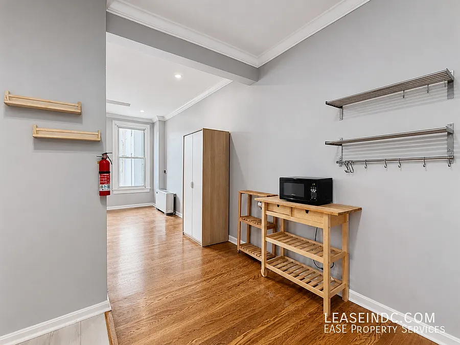 Studio, 400 sqft, $1,700 — Photo 4