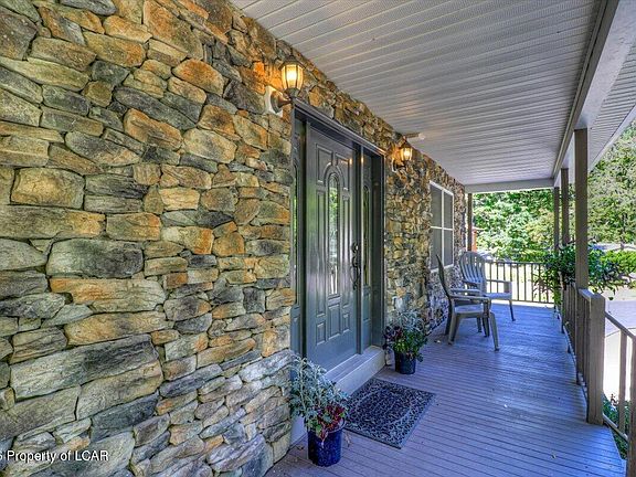 3rd image of 204 Snow Valley Cir