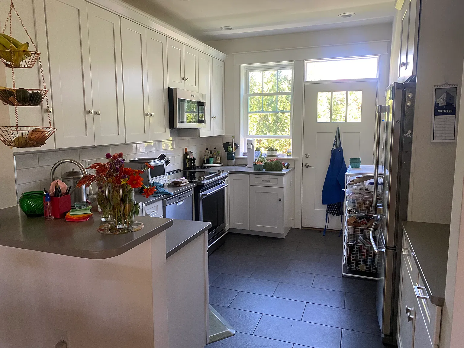 3 bed, 1300 sqft, $3,000 — Photo 2