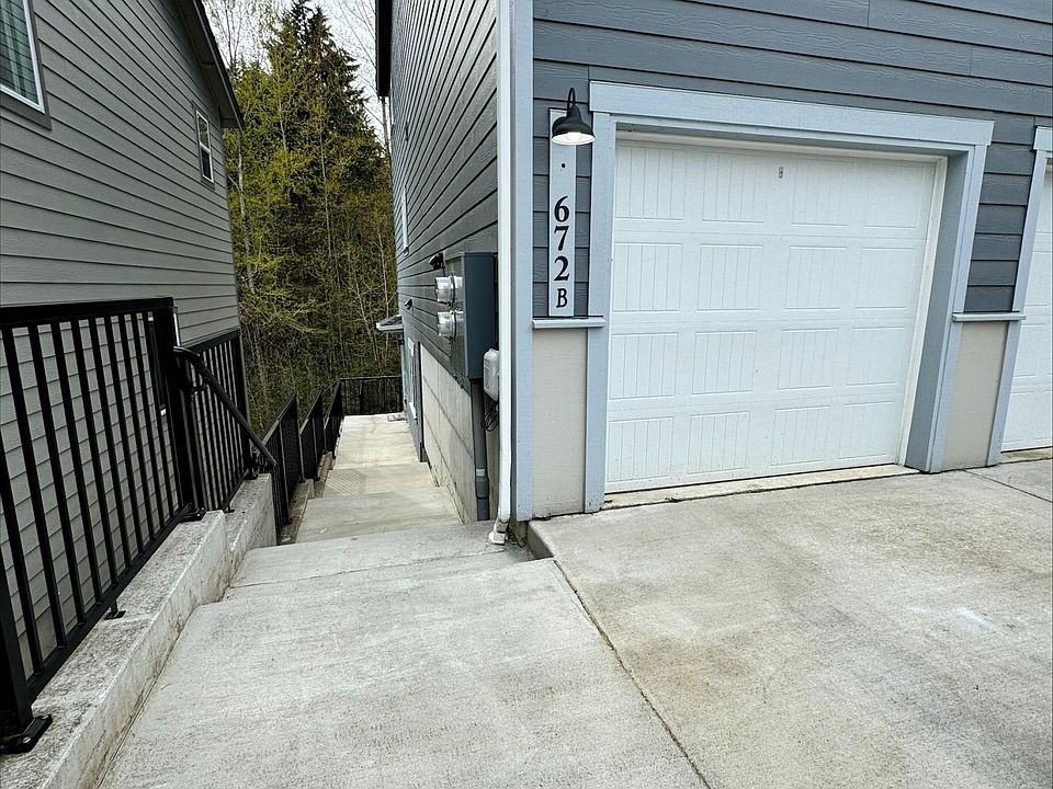 1st image of 672 Hansen St SE #B