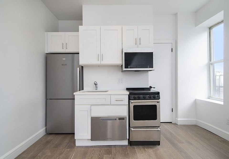 1st image of 138 Ludlow St #20