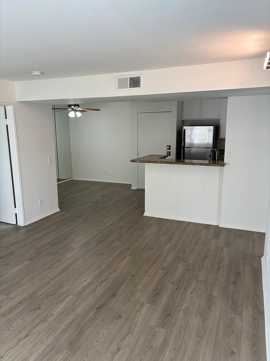 Building Photo - 17450 Burbank Blvd #210