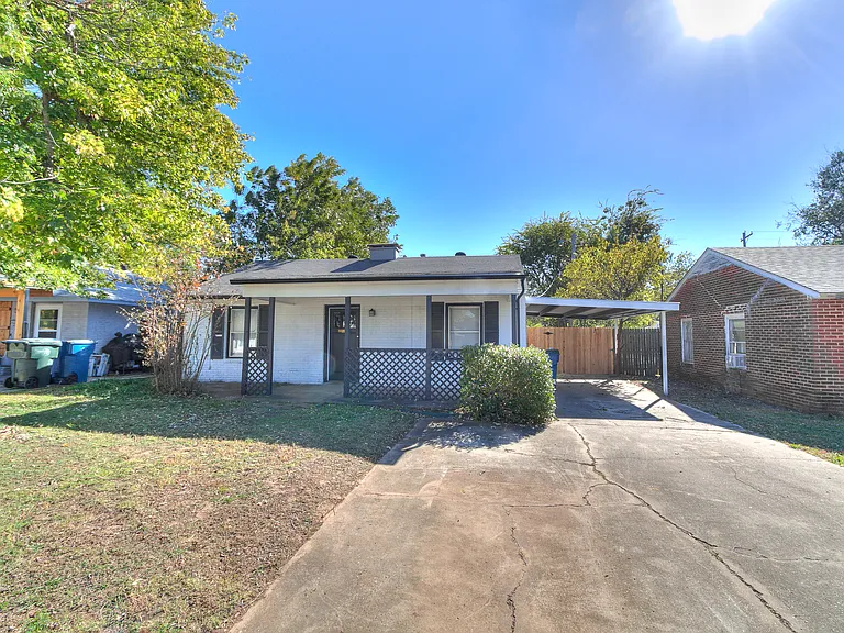 220 E Jacobs Dr — Photo 1