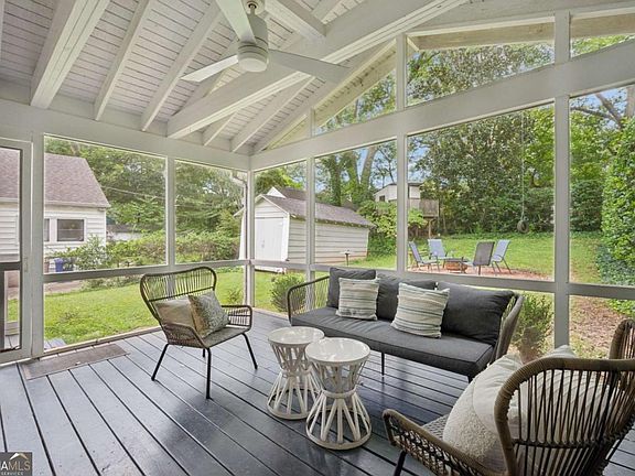 3rd image of 211 Greenwood Cir