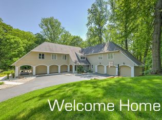 8 Forest Park Ct, Holmdel, NJ 07733