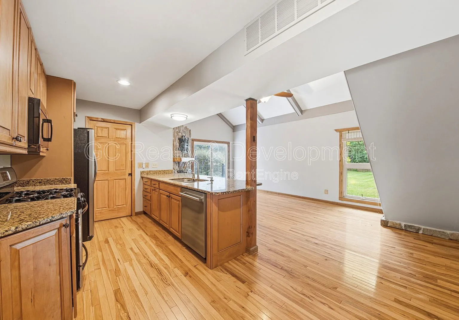 4 bed, 2.0 bath, 1683 sqft, $2,850 — Photo 4