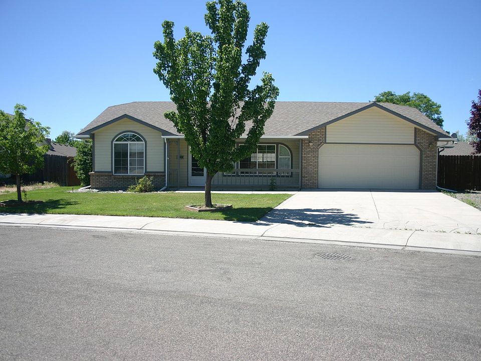 Great location on a cul-de-sac!