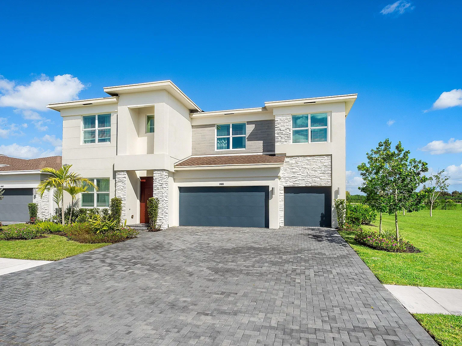 5 bed, 4.5 bath, 4111 sqft, $6,800 — Photo 2