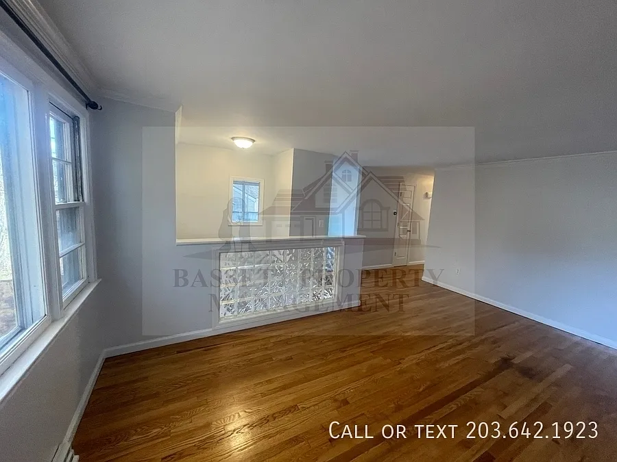 Bright & Spacious North Haven Rental Close to Everything — Photo 4