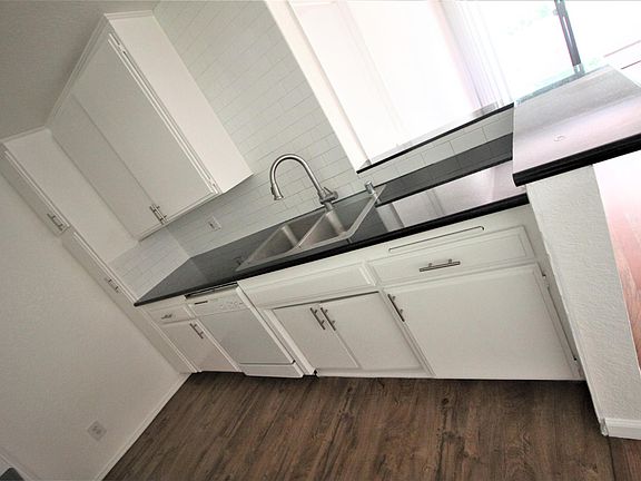 5th image of 4844 Riverton Ave APT 104