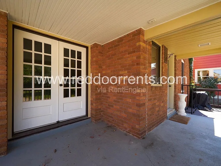 412 N Merrill St — Photo 1