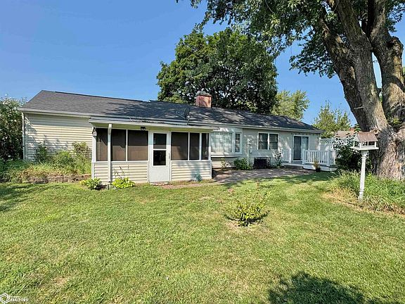 3rd image of 905 S Cherry Cir