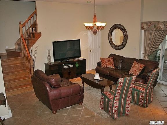 3rd image of 11 Evans Ave