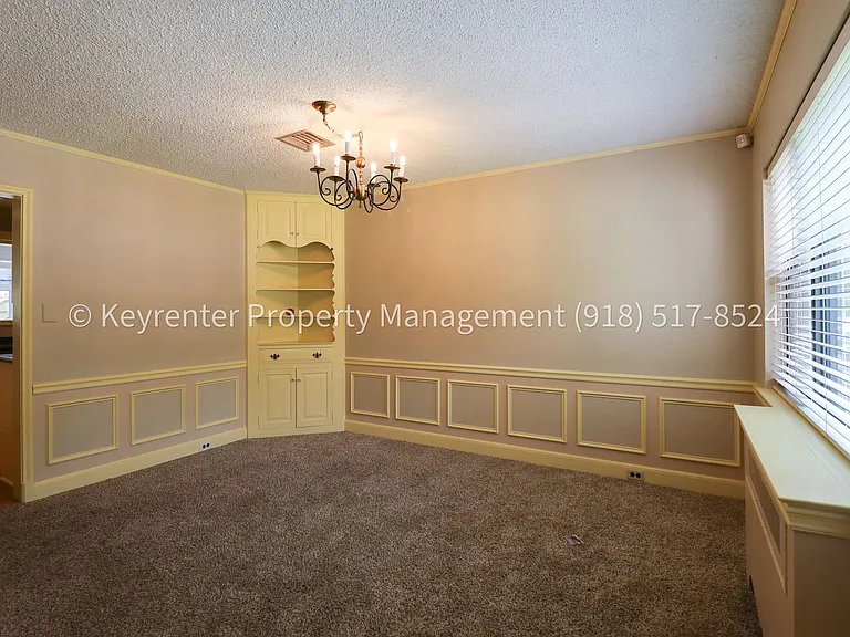 1426 E 32nd Pl — Photo 16