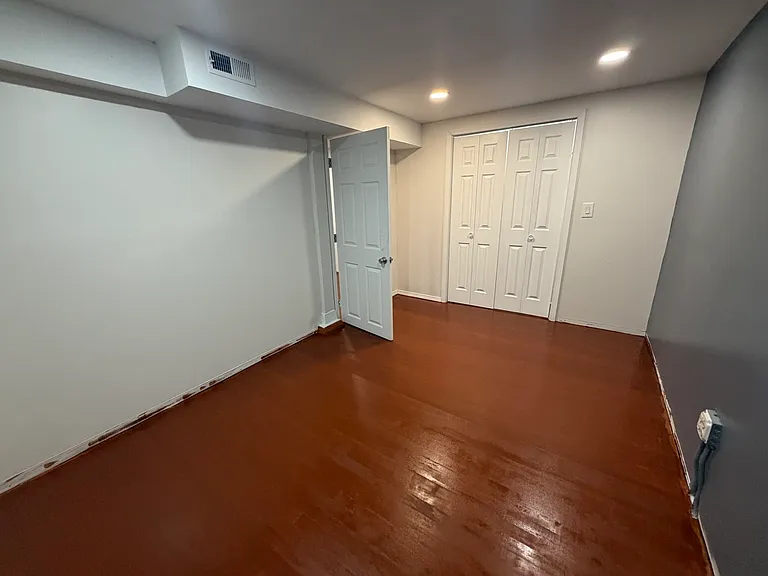 1645 W Beach Ave #G — Photo 12