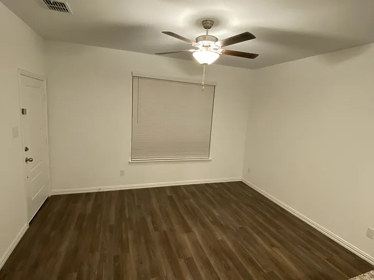 1022 Rosewood St — Photo 4