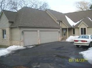 5976 Rolton Ct, Waterford, MI 48329