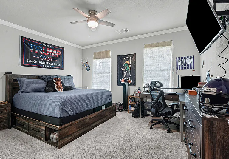 2409 W Robert St — Photo 11